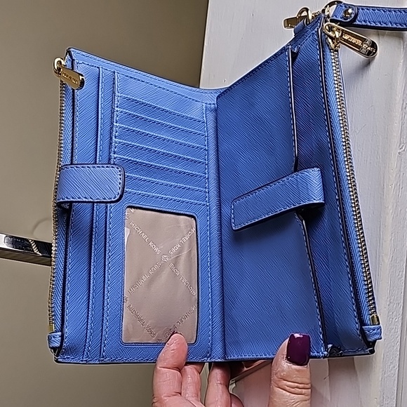 Michael Kors Periwinkle Saffiano Leather Double Zip Phone Wristlet/Wallet EUC - Picture 10 of 16